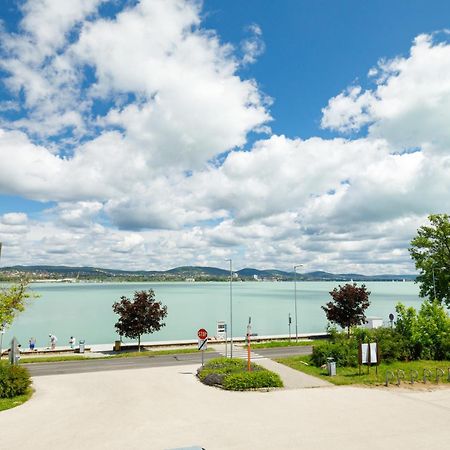 Lepke Apartmanhaz Es Etterem Tihany Exterior photo
