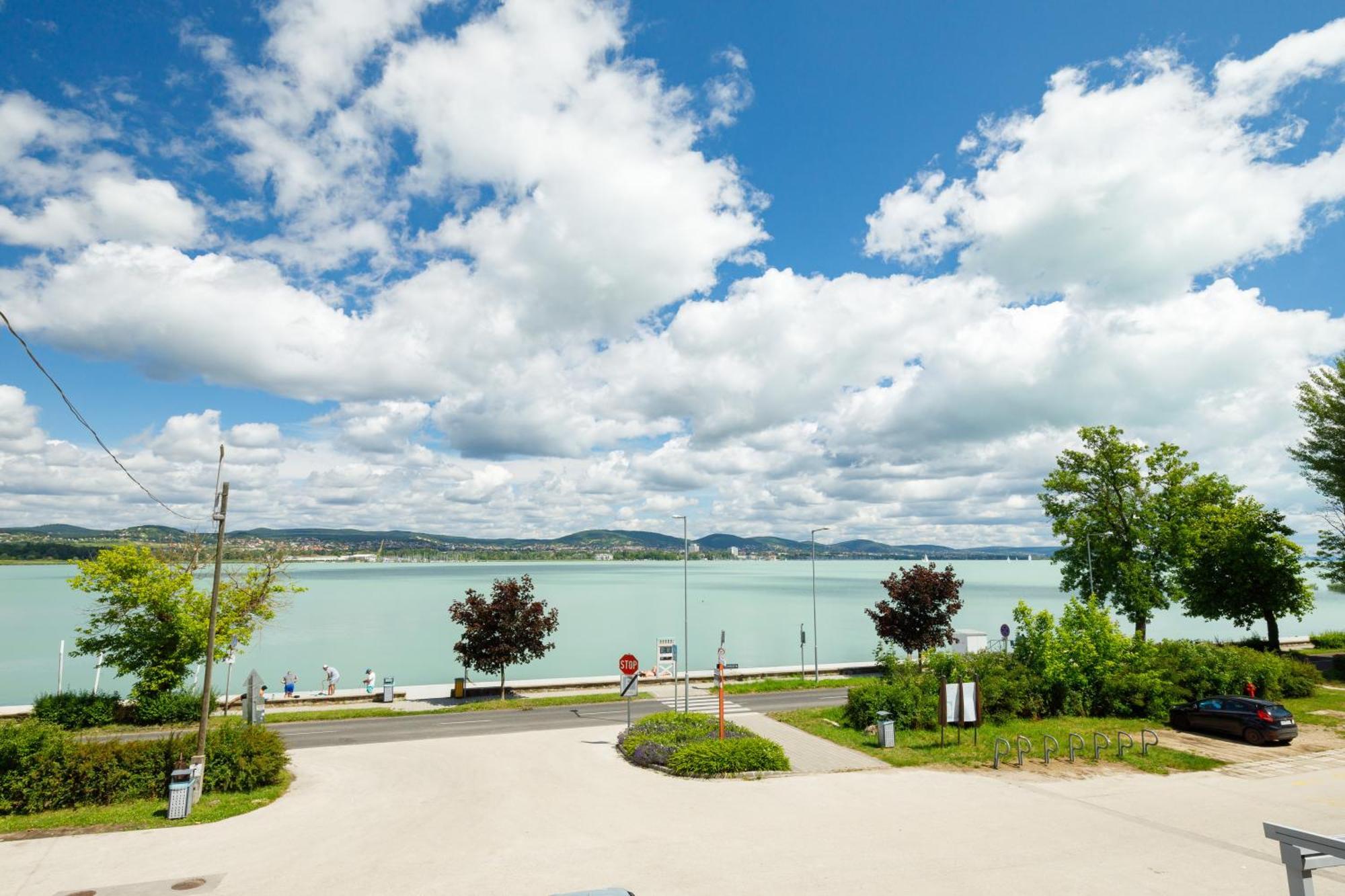 Lepke Apartmanhaz Es Etterem Tihany Exterior photo
