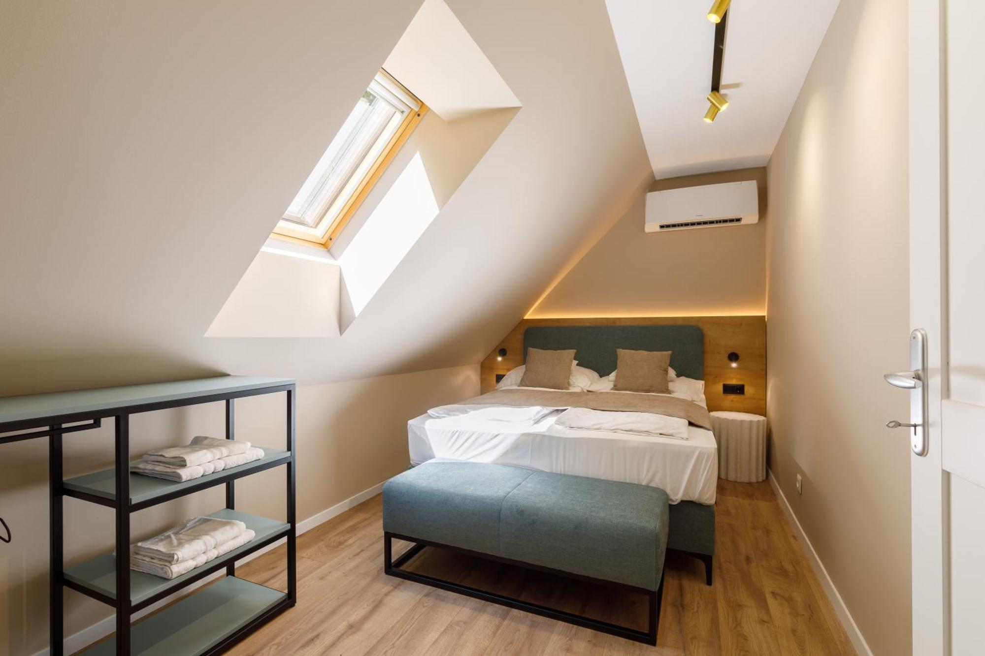 Lepke Apartmanhaz Es Etterem Tihany Exterior photo