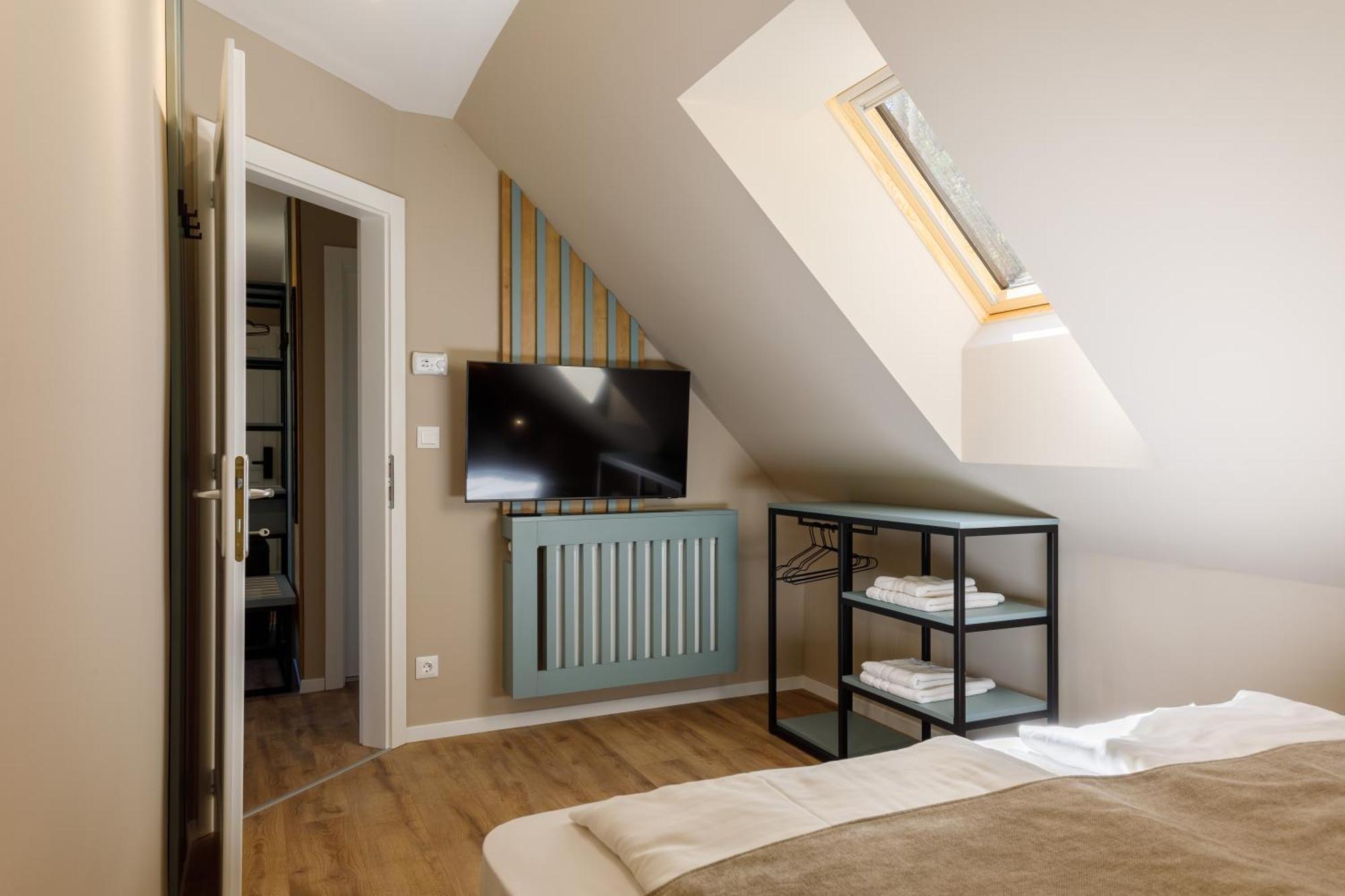 Lepke Apartmanhaz Es Etterem Tihany Exterior photo