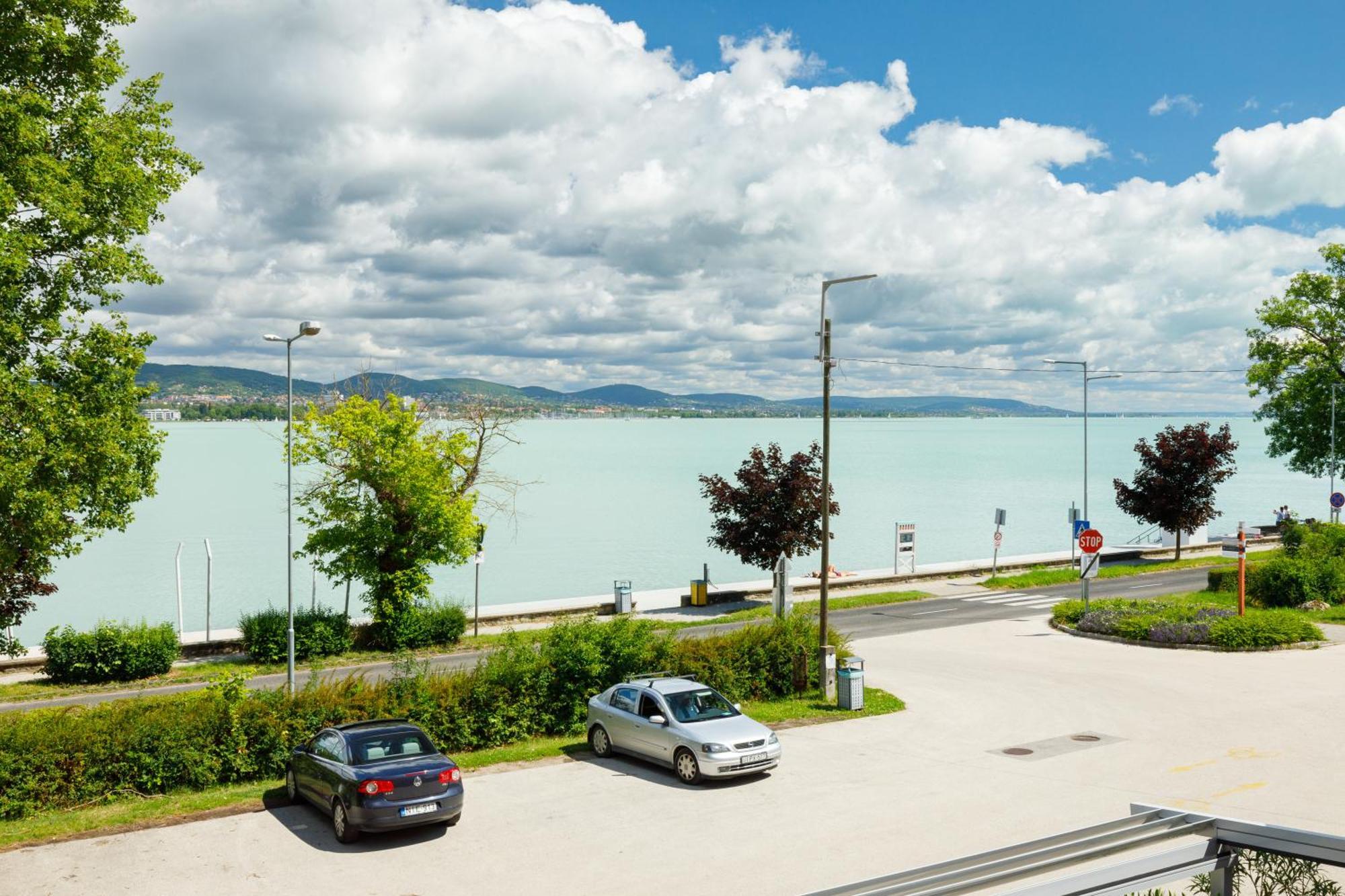 Lepke Apartmanhaz Es Etterem Tihany Exterior photo