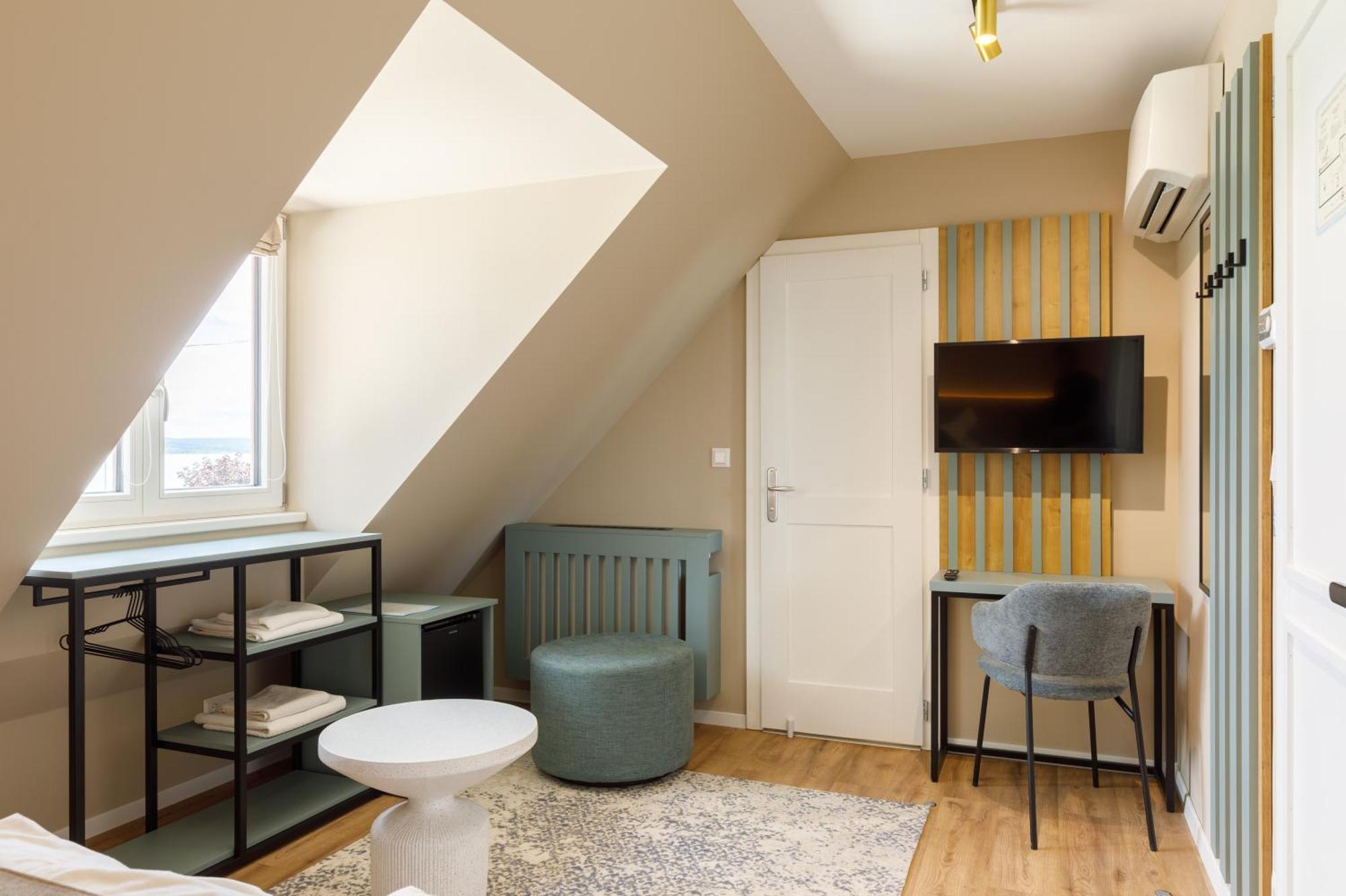 Lepke Apartmanhaz Es Etterem Tihany Exterior photo