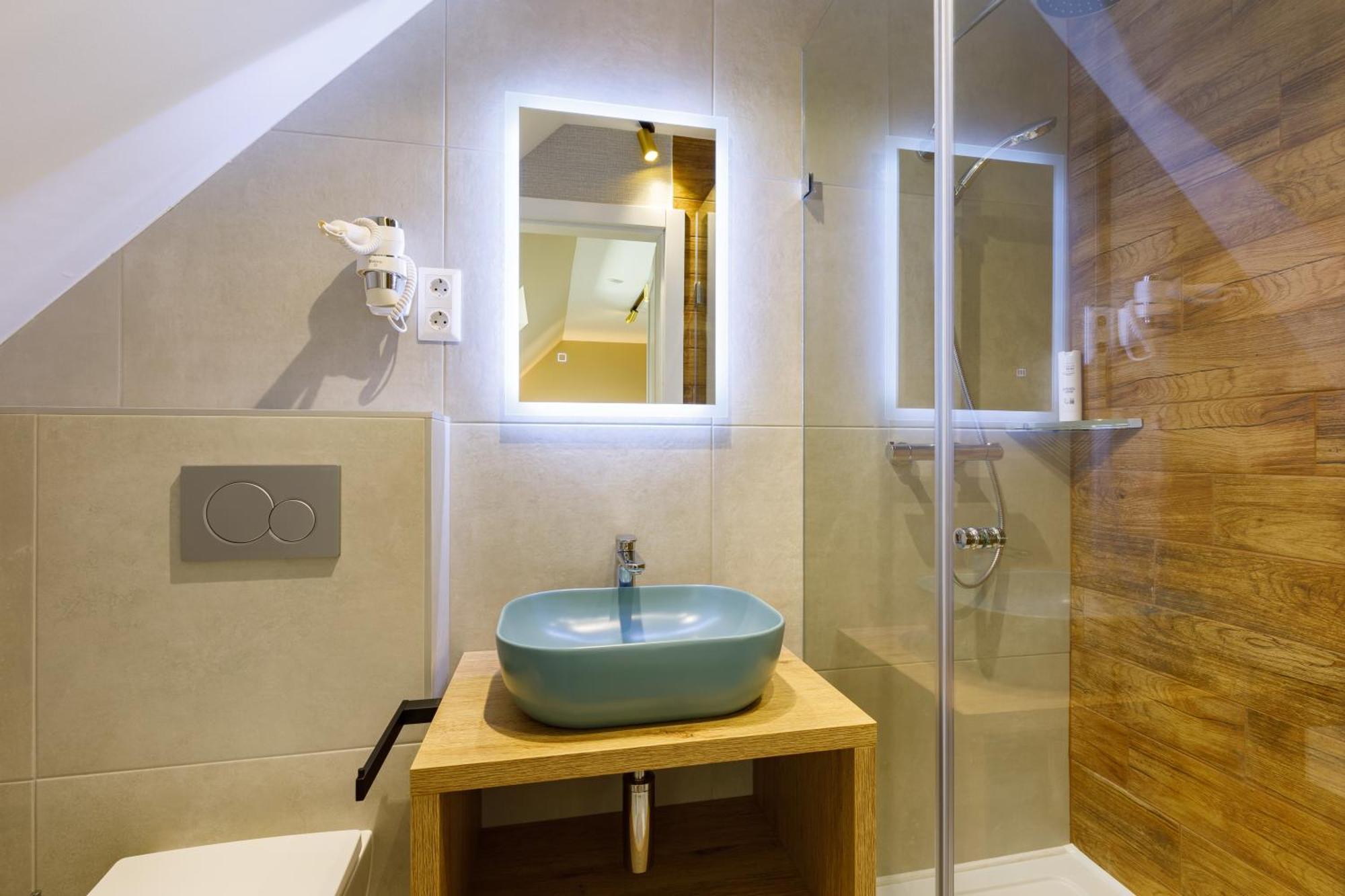 Lepke Apartmanhaz Es Etterem Tihany Exterior photo
