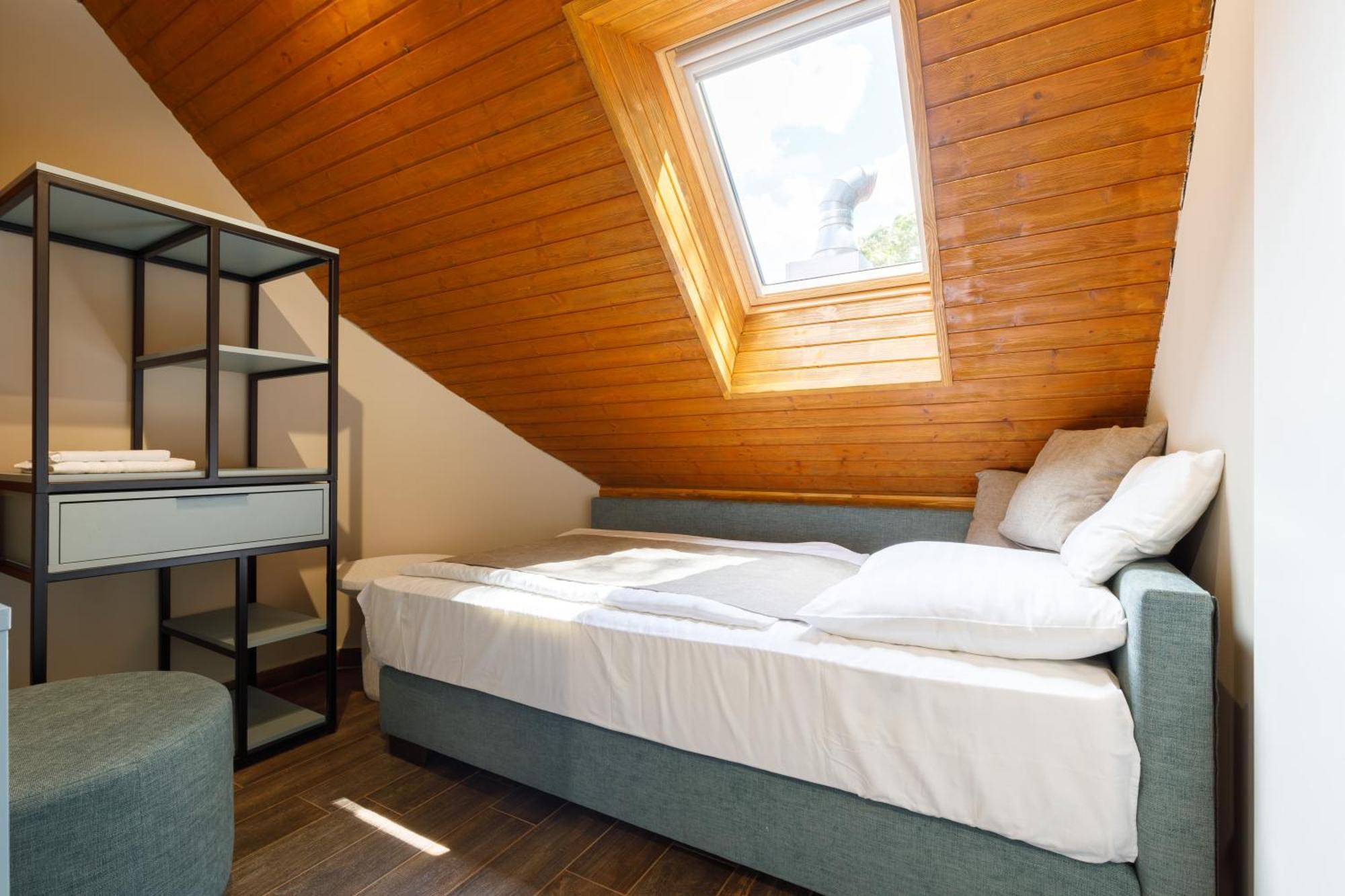 Lepke Apartmanhaz Es Etterem Tihany Exterior photo