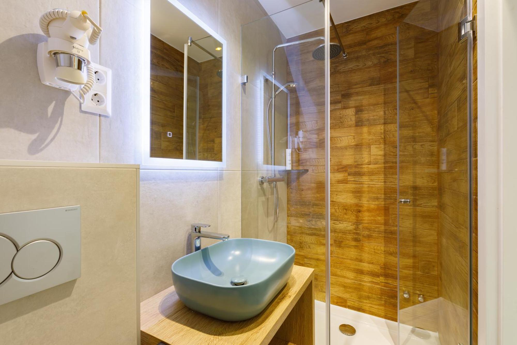 Lepke Apartmanhaz Es Etterem Tihany Exterior photo